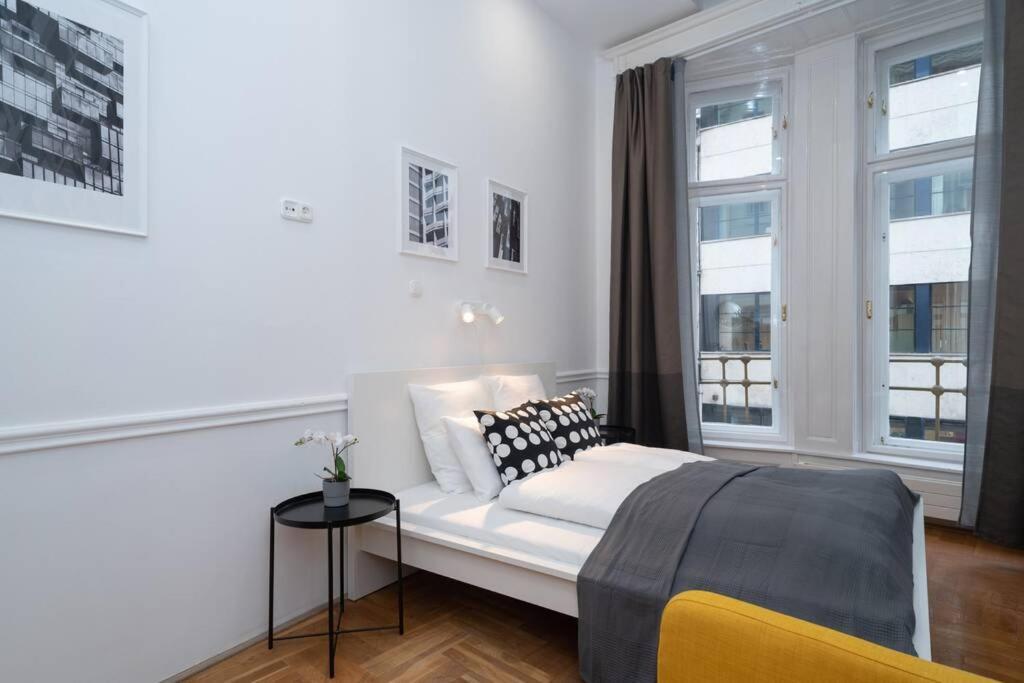 Best Located, 150 M2 5 Bedrooms Apt., 부다페스트 외부 사진