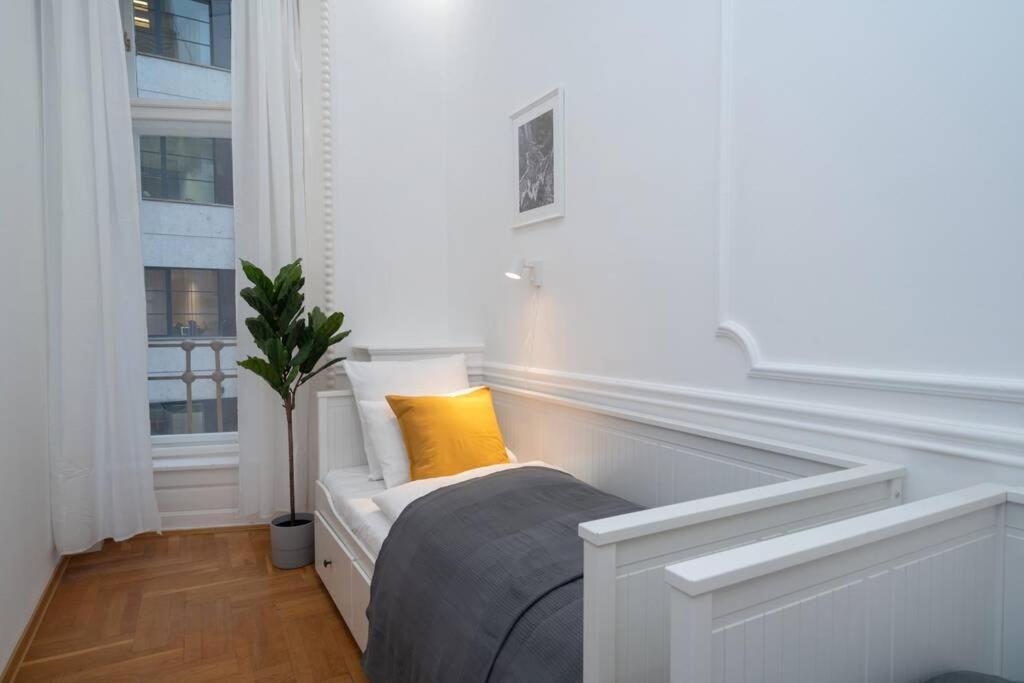 Best Located, 150 M2 5 Bedrooms Apt., 부다페스트 외부 사진