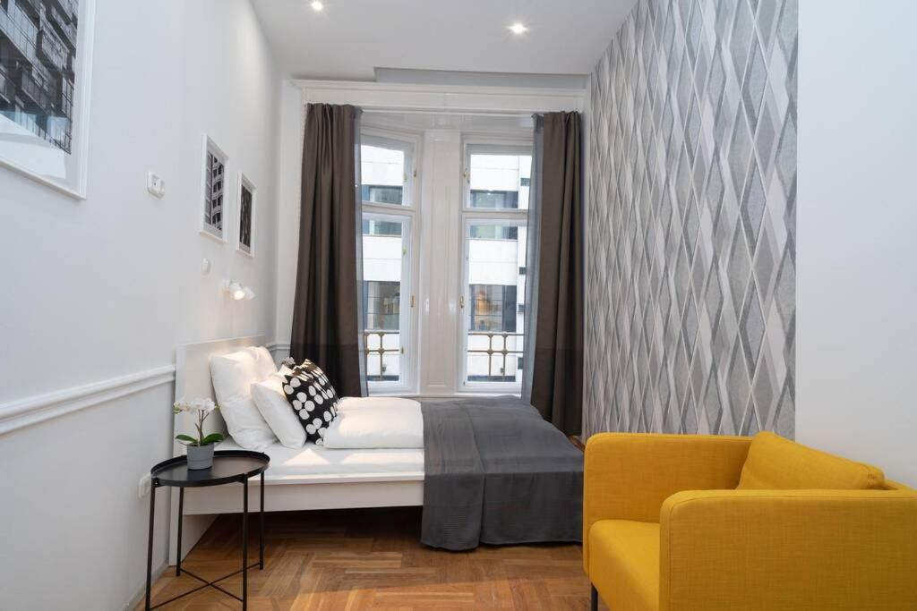 Best Located, 150 M2 5 Bedrooms Apt., 부다페스트 외부 사진