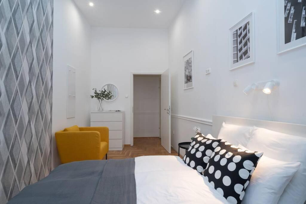 Best Located, 150 M2 5 Bedrooms Apt., 부다페스트 외부 사진